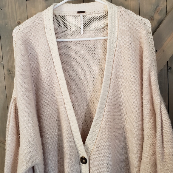 SOLD! Free People Oversized Cardigan size Medium - Picture 3 of 13